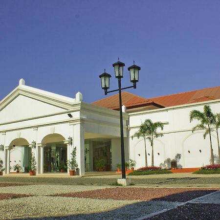 Ilocos Norte Hotel & Convention Center Laoag Exteriör bild