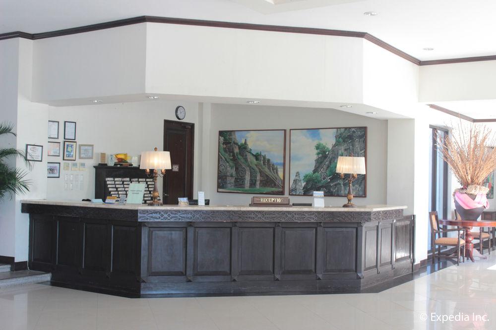 Ilocos Norte Hotel & Convention Center Laoag Exteriör bild