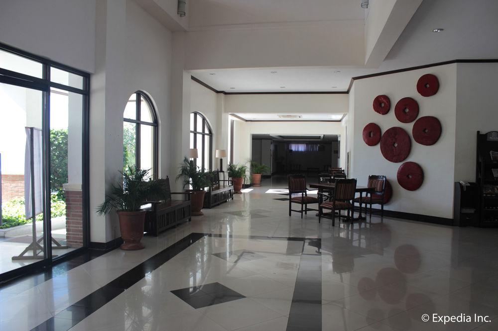 Ilocos Norte Hotel & Convention Center Laoag Exteriör bild