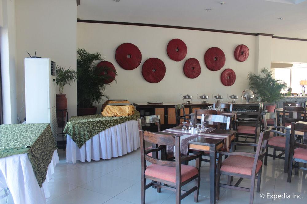 Ilocos Norte Hotel & Convention Center Laoag Exteriör bild