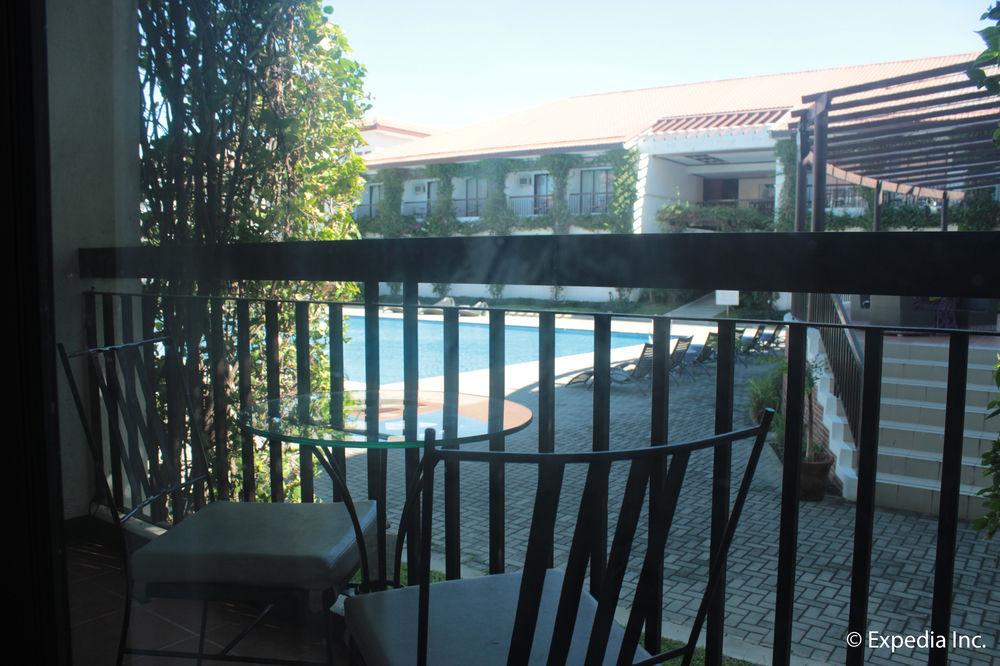 Ilocos Norte Hotel & Convention Center Laoag Exteriör bild