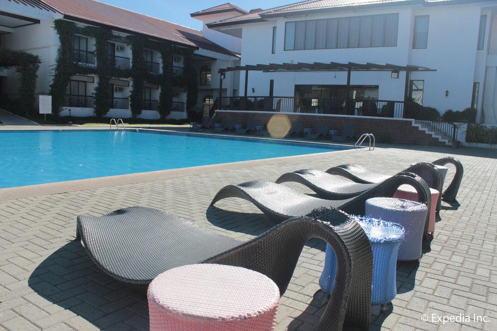 Ilocos Norte Hotel & Convention Center Laoag Exteriör bild