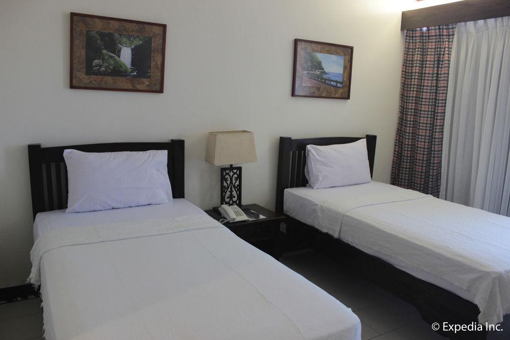 Ilocos Norte Hotel & Convention Center Laoag Exteriör bild