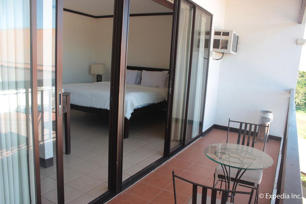 Ilocos Norte Hotel & Convention Center Laoag Exteriör bild