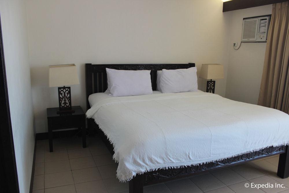 Ilocos Norte Hotel & Convention Center Laoag Exteriör bild
