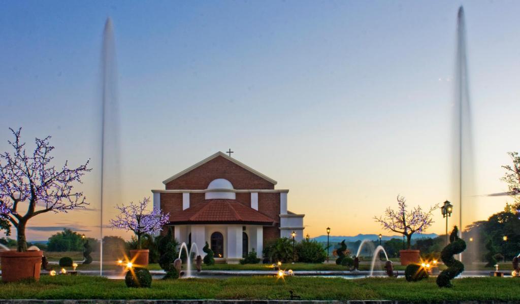 Ilocos Norte Hotel & Convention Center Laoag Exteriör bild