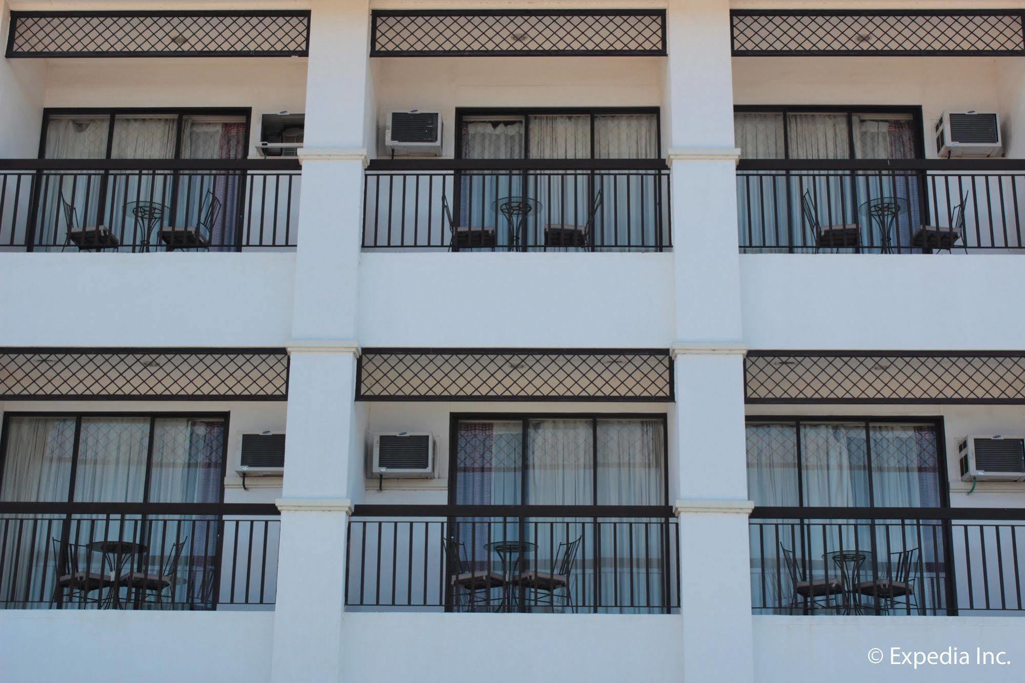 Ilocos Norte Hotel & Convention Center Laoag Exteriör bild