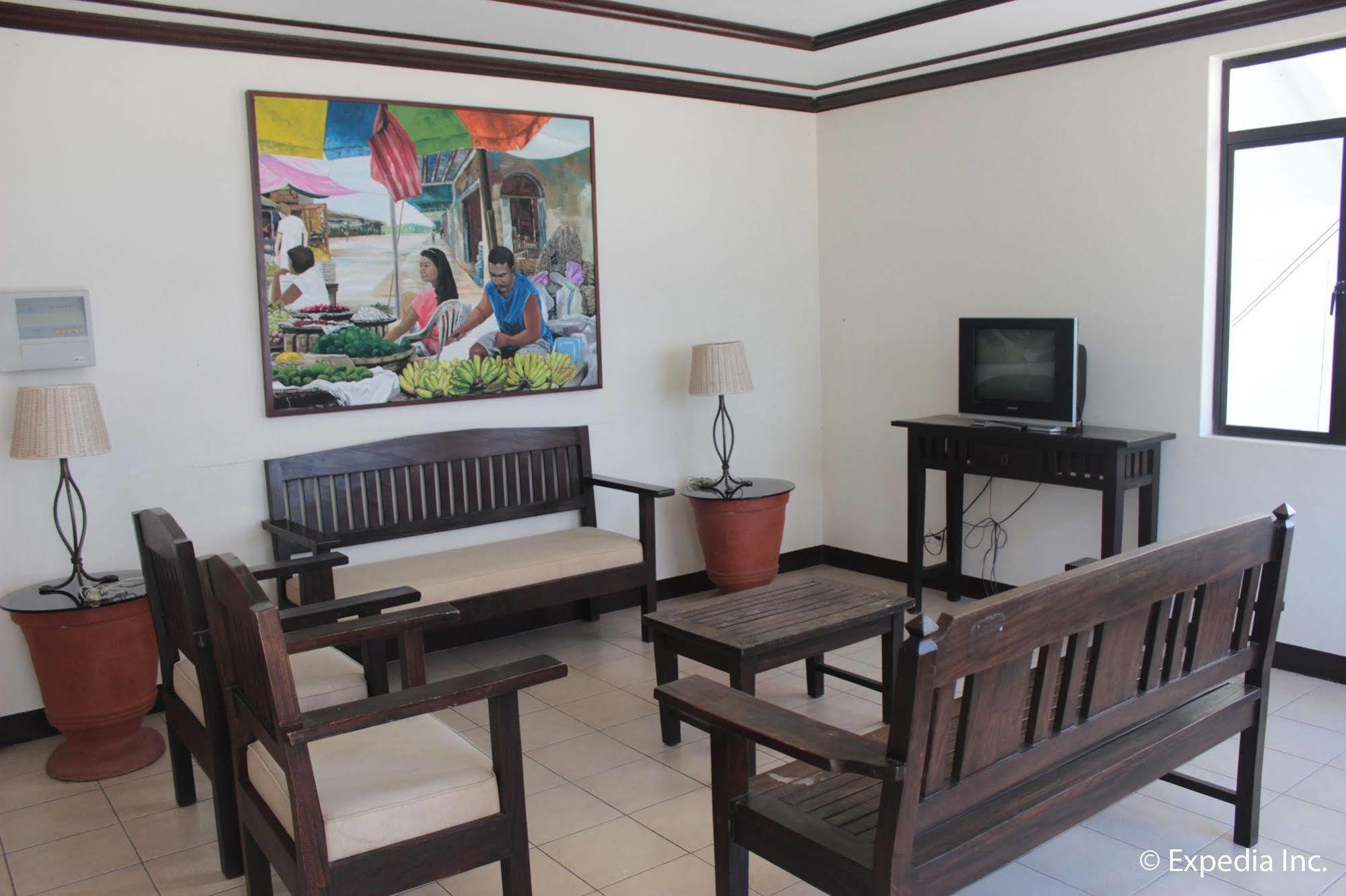 Ilocos Norte Hotel & Convention Center Laoag Exteriör bild