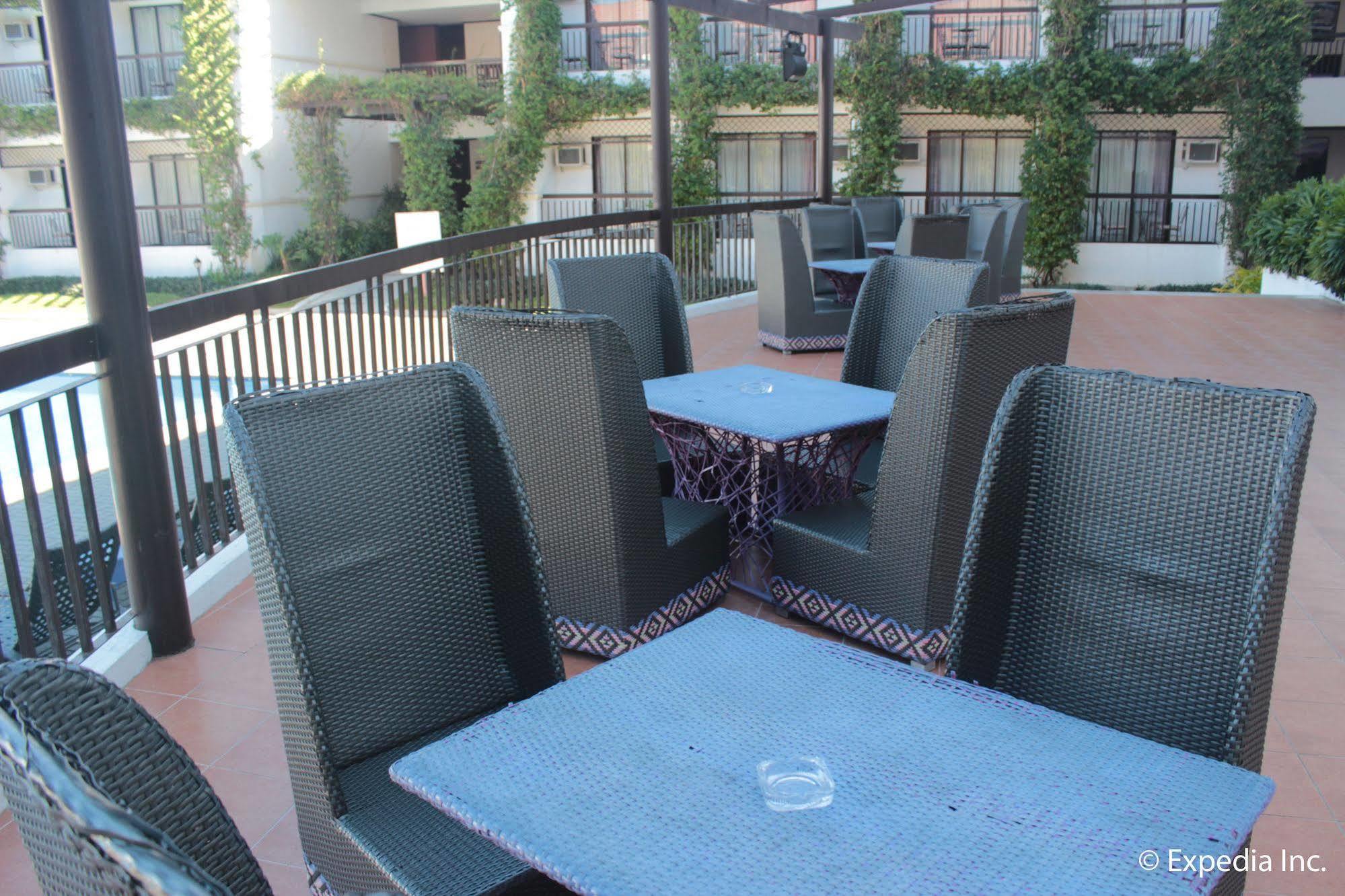 Ilocos Norte Hotel & Convention Center Laoag Exteriör bild