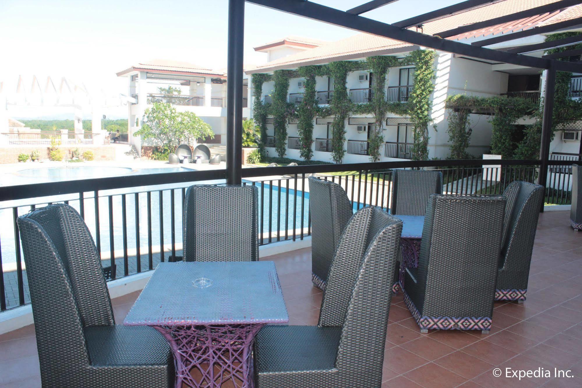 Ilocos Norte Hotel & Convention Center Laoag Exteriör bild