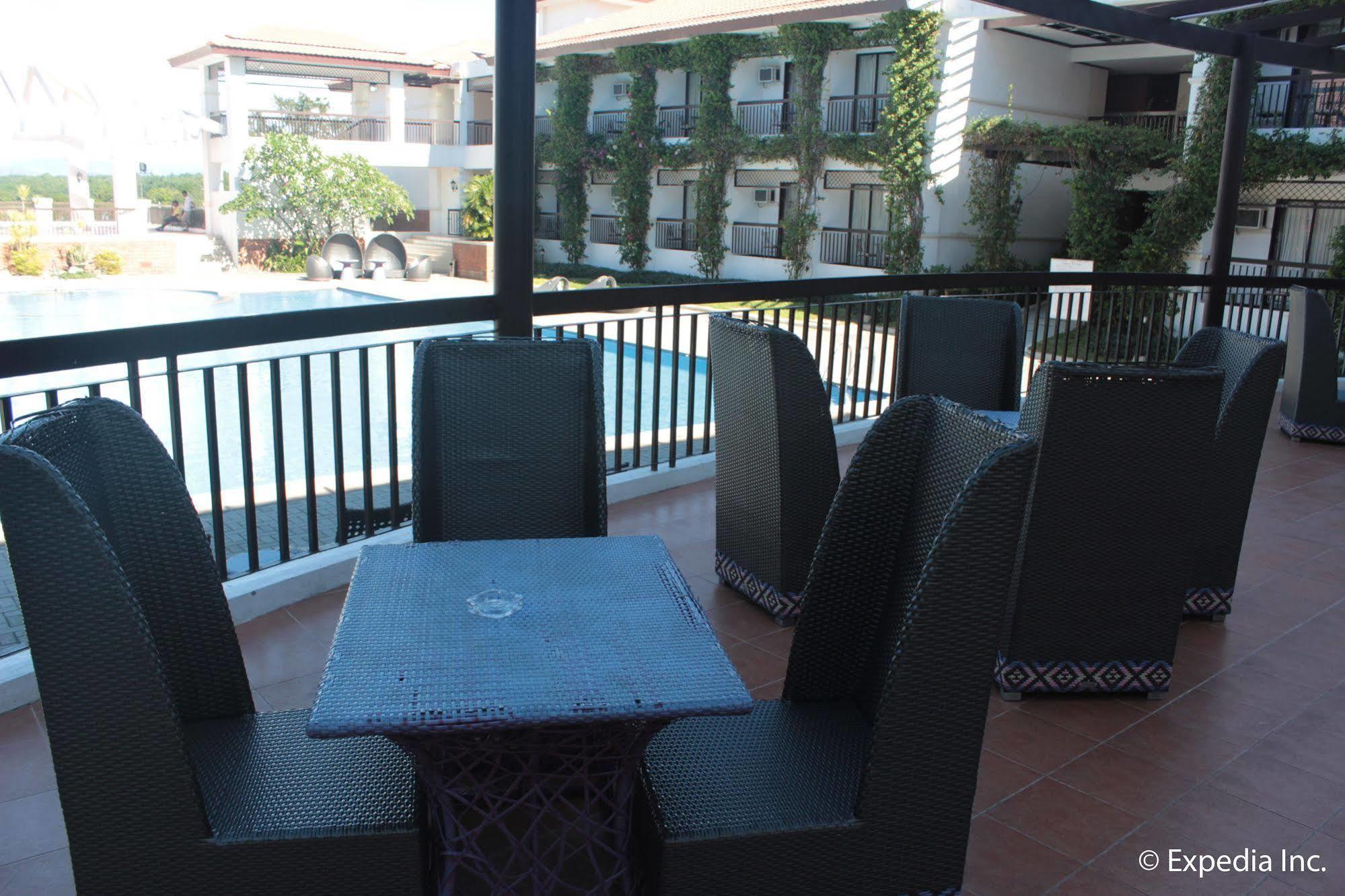 Ilocos Norte Hotel & Convention Center Laoag Exteriör bild