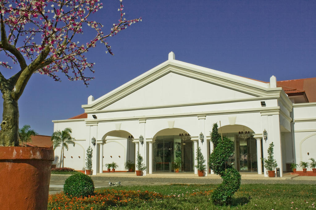 Ilocos Norte Hotel & Convention Center Laoag Exteriör bild