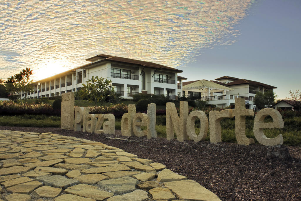 Ilocos Norte Hotel & Convention Center Laoag Exteriör bild