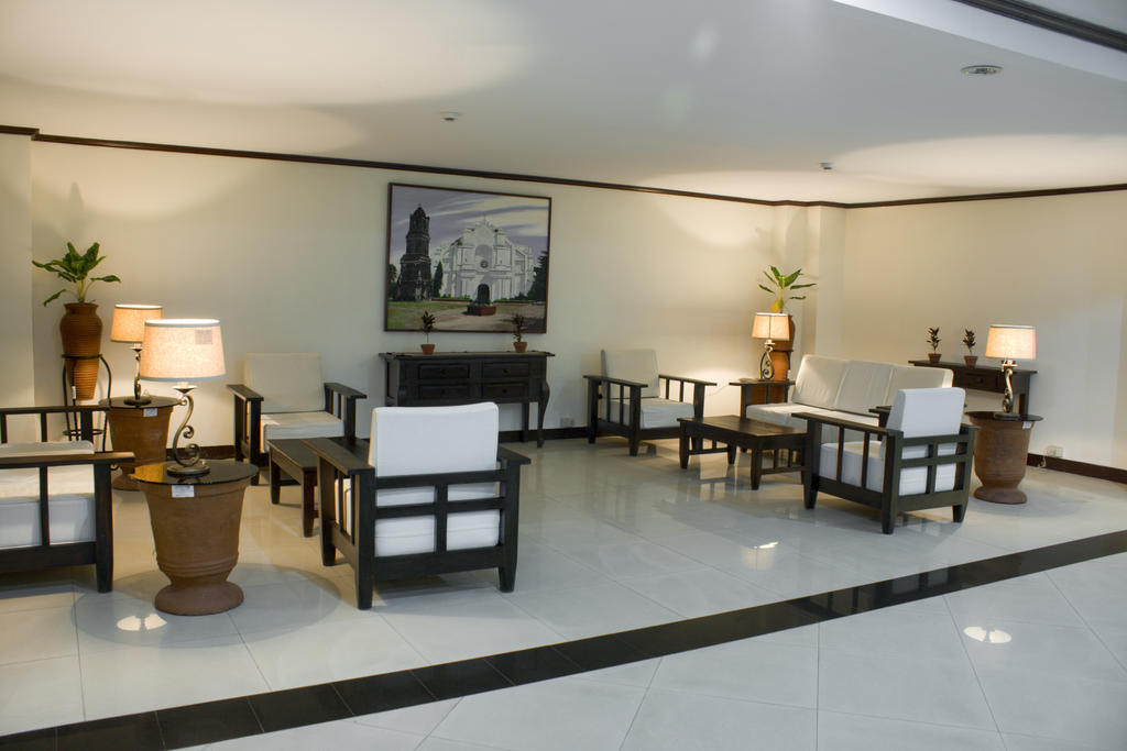 Ilocos Norte Hotel & Convention Center Laoag Exteriör bild