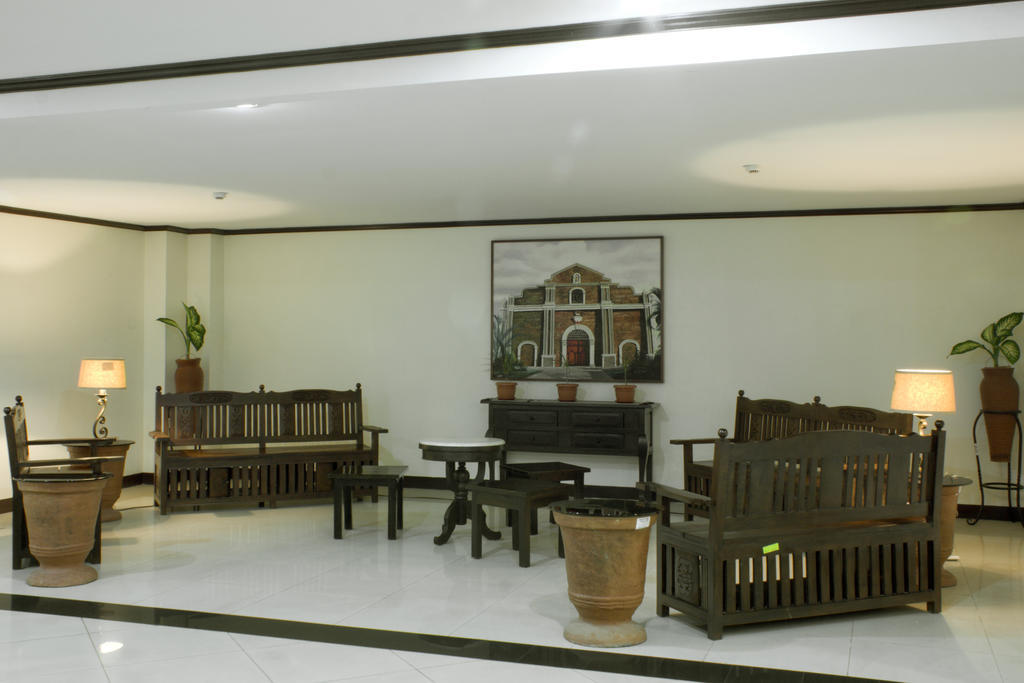 Ilocos Norte Hotel & Convention Center Laoag Exteriör bild