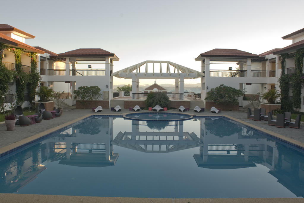 Ilocos Norte Hotel & Convention Center Laoag Exteriör bild