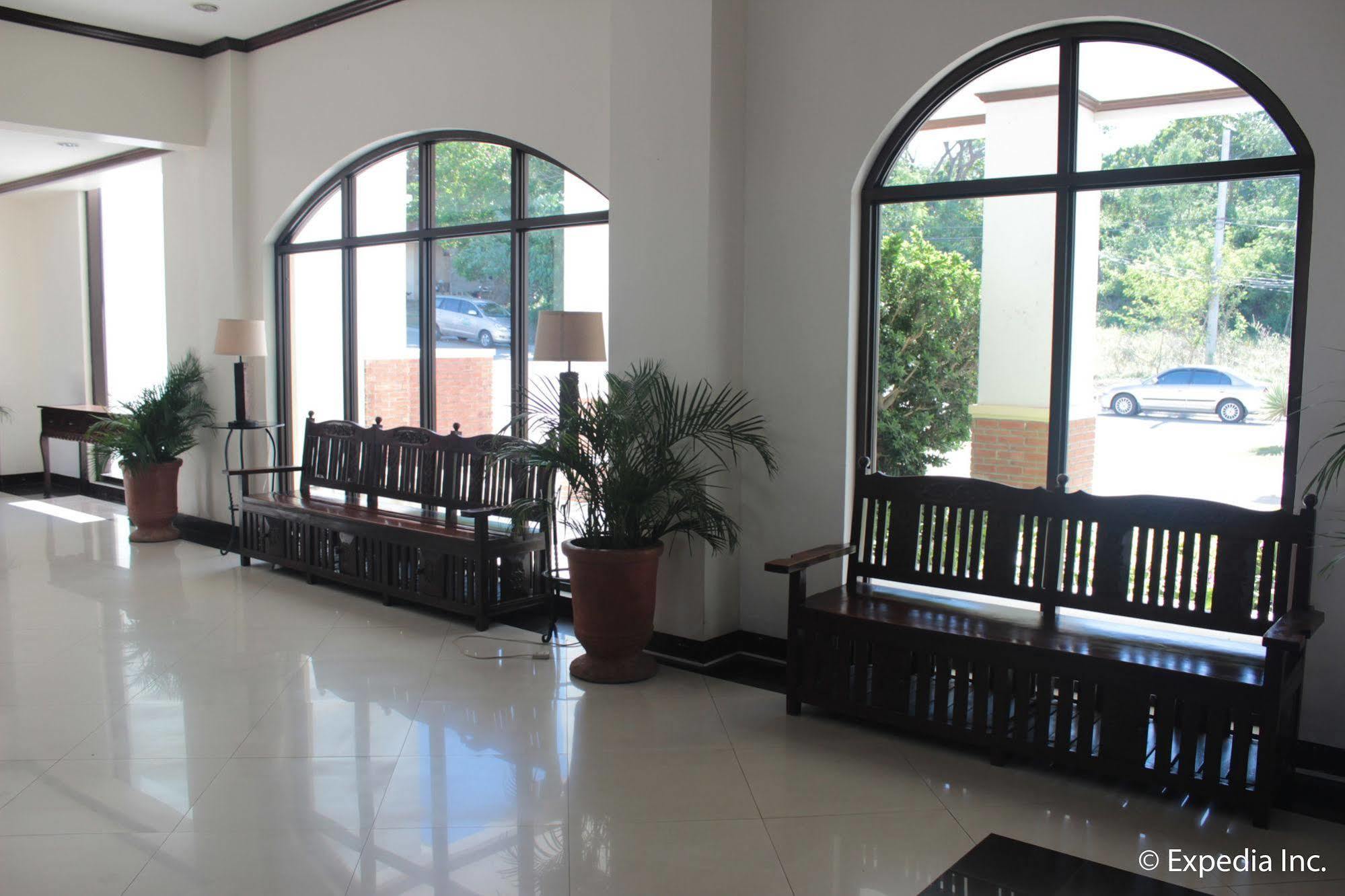 Ilocos Norte Hotel & Convention Center Laoag Exteriör bild