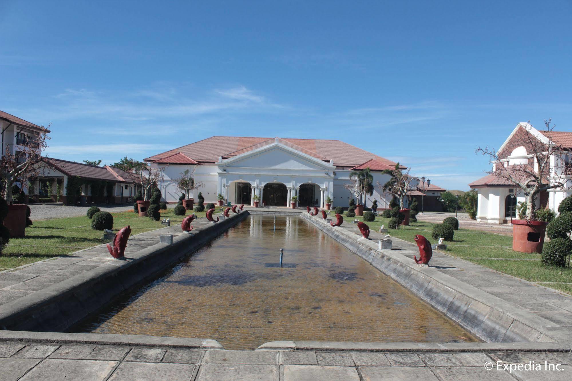 Ilocos Norte Hotel & Convention Center Laoag Exteriör bild